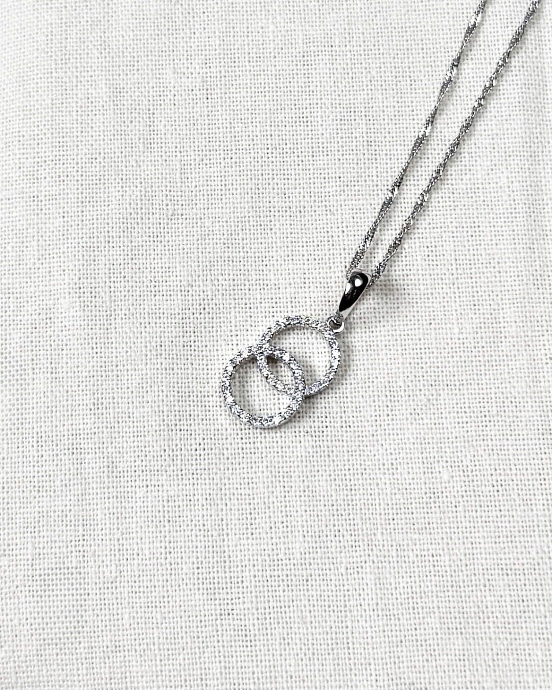 Interlocking Diamond Loop Necklace